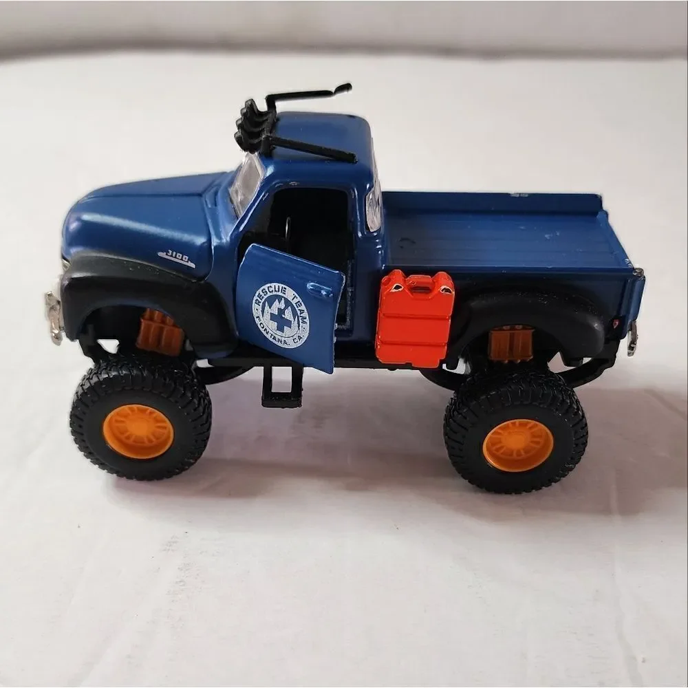 Maisto 1:64 Scale 1953 Chevy 3100 Pick-Up Truck Midnight Blue Rescue Team